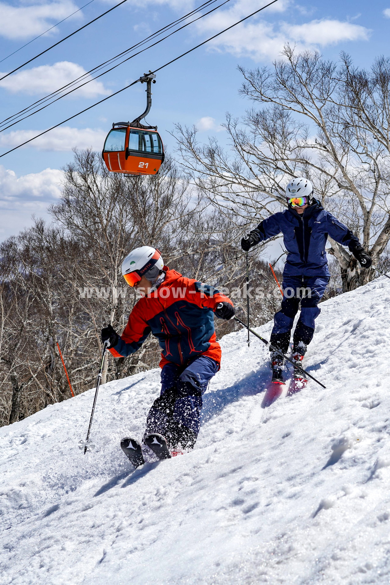 札幌国際スキー場 Mt.石井スポーツ ISHII SKI ACADEMY 校長・斉藤人之さんによる『斉藤塾』開講。本日のテーマは、「春雪！コブからスキーのたわみを楽しむ！！」(^^)v